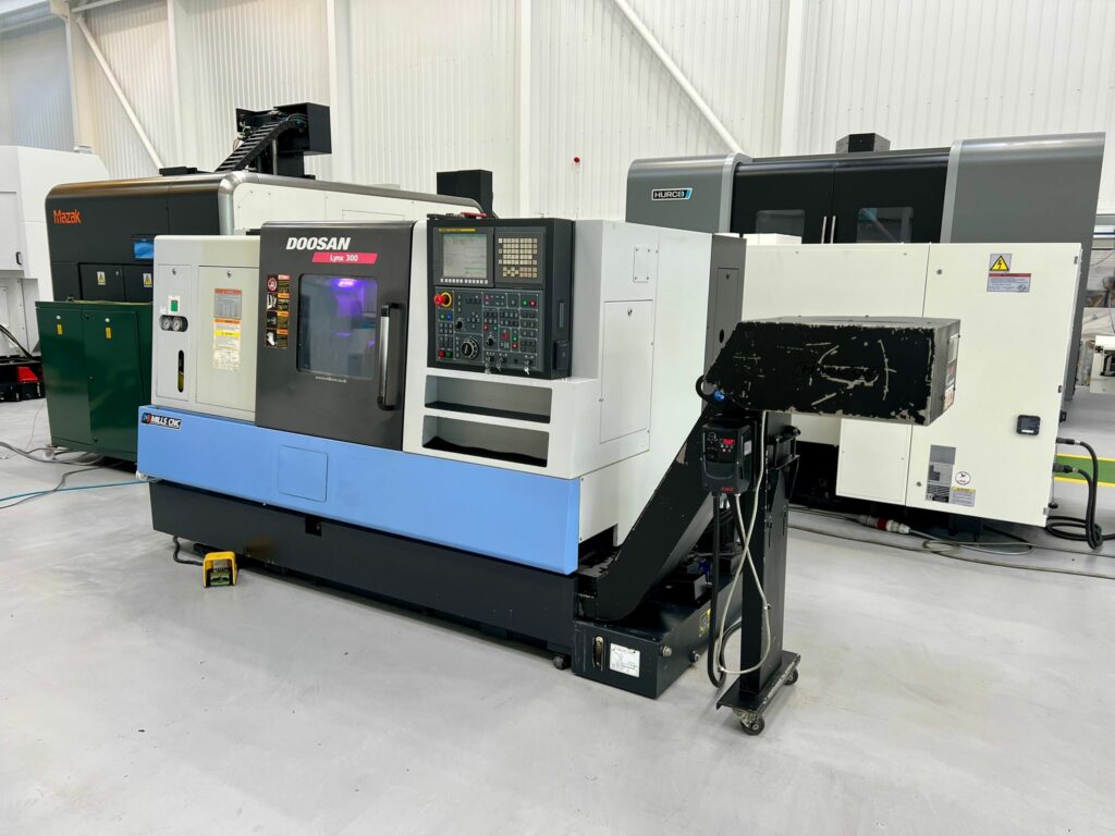 Doosan Lynx Cnc Lathe With Swarf Conveyor Fanuc Iseries Control