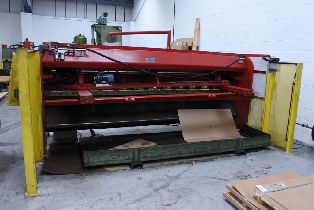 CINCINNATI 1012 Auto Shear. Capacity 12' x 10swg . Recently fully