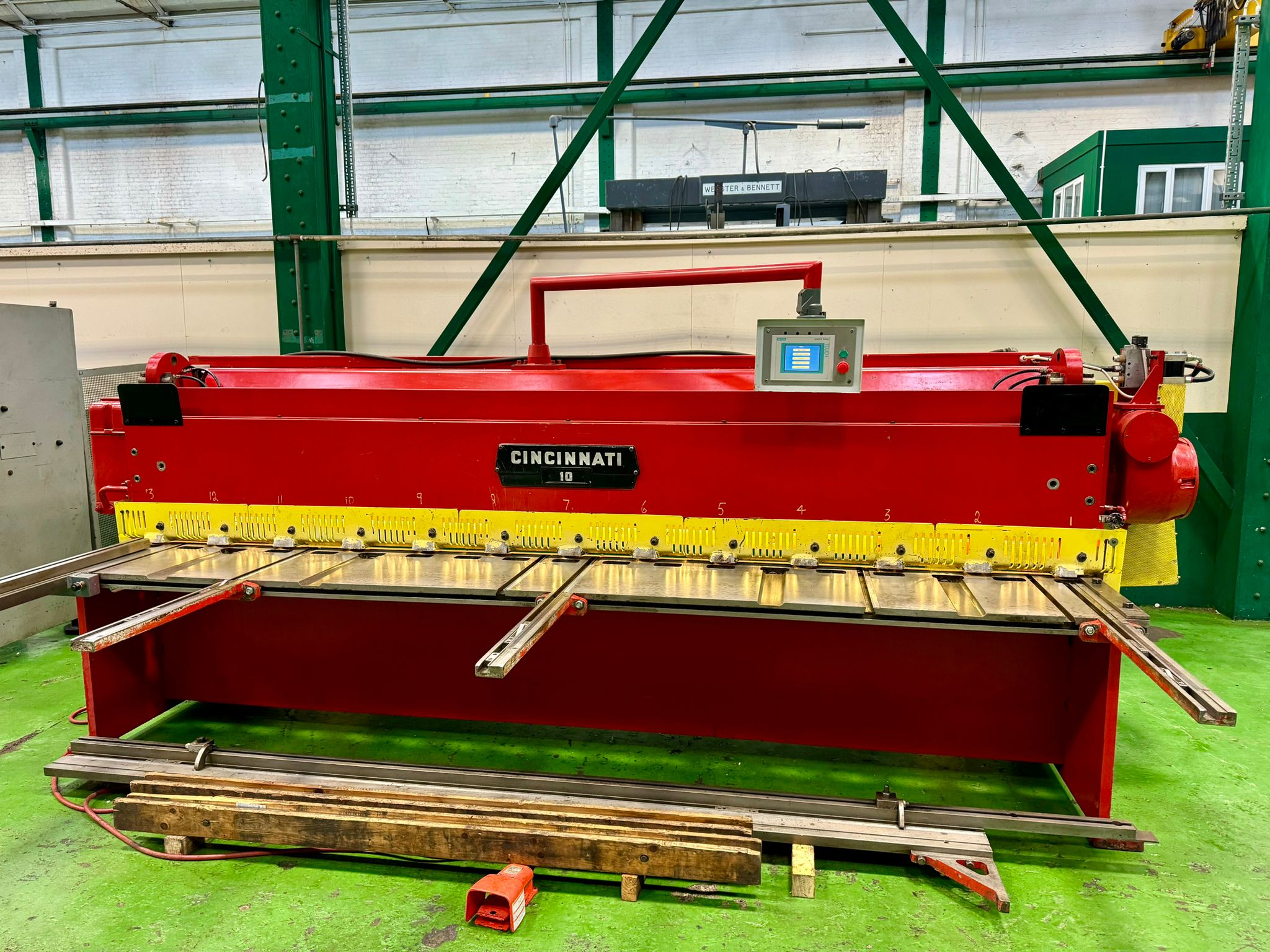 Shearing/CINCINNATI 1012 Auto Shear. Capacity 12′ x 10swg . Recently fully rebuilt with Siemens Simatic Touch Screen NC Backgauge