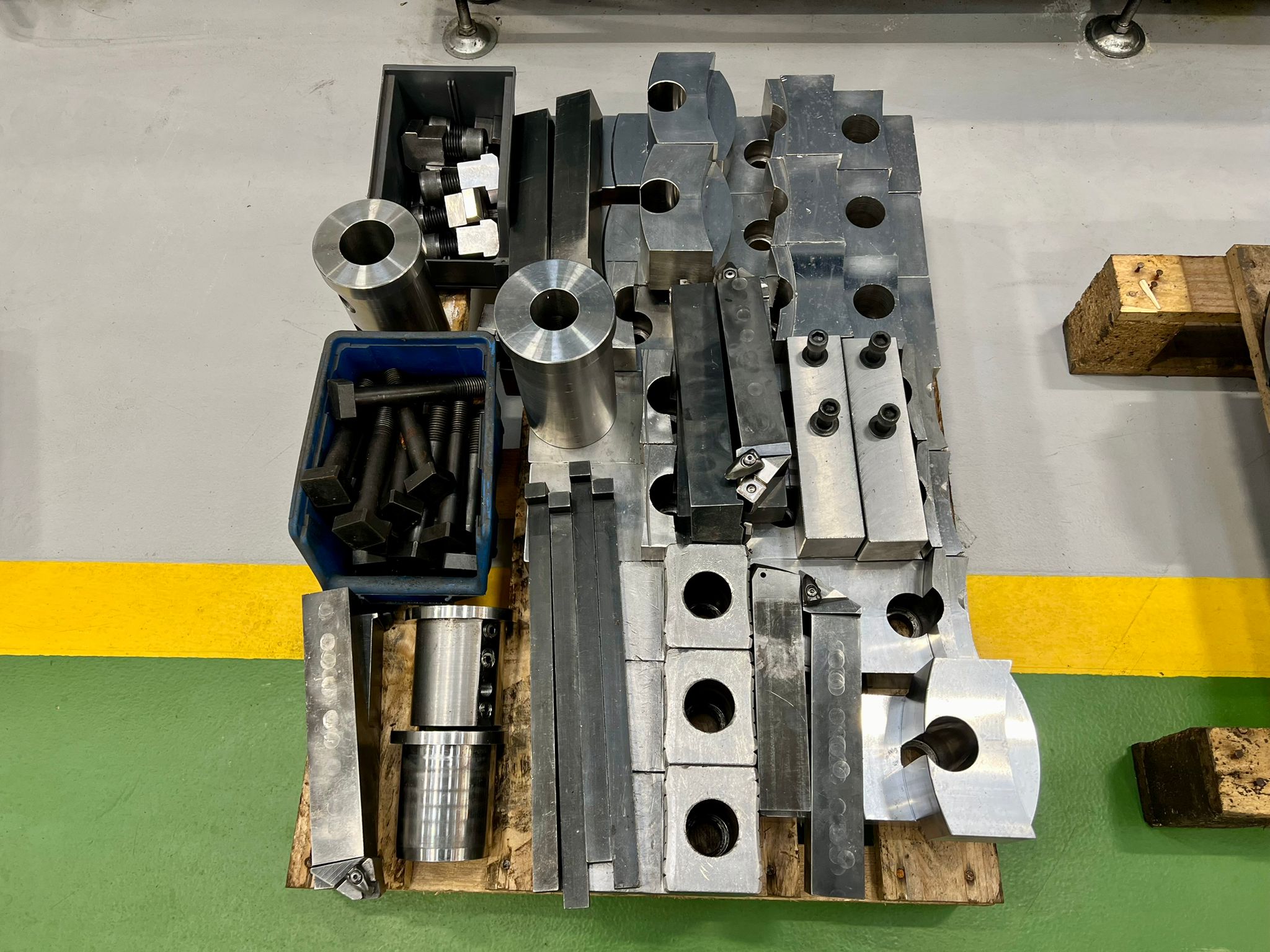 Vertical Lathes/HNK Model VTC14/16 Vertical Turning Centre with C Axis, Live Spindle, Driven Tooling, Universal Milling Attachment. Fanuc 18i-TB Control. Year 2011.